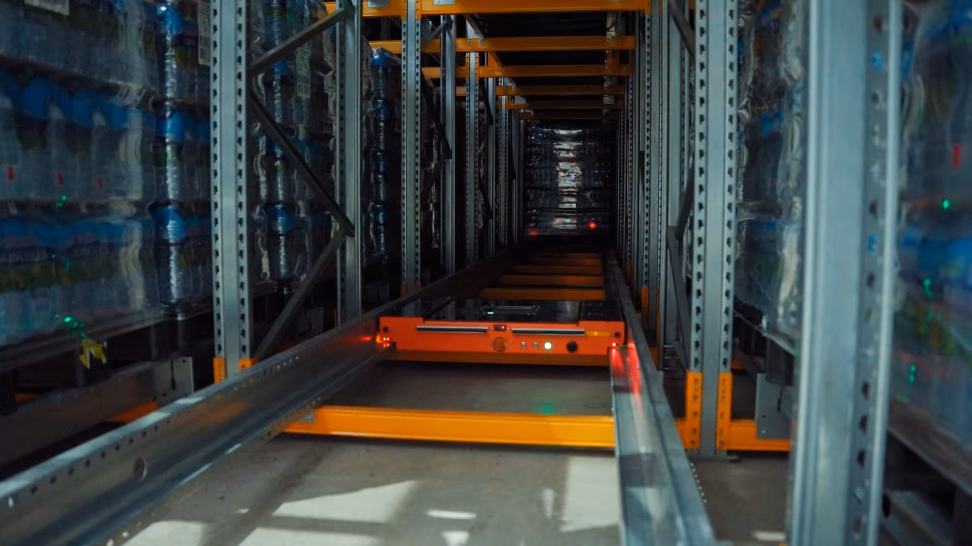 Sistema SLIM Pallet Shuttle automático en estantería compacta