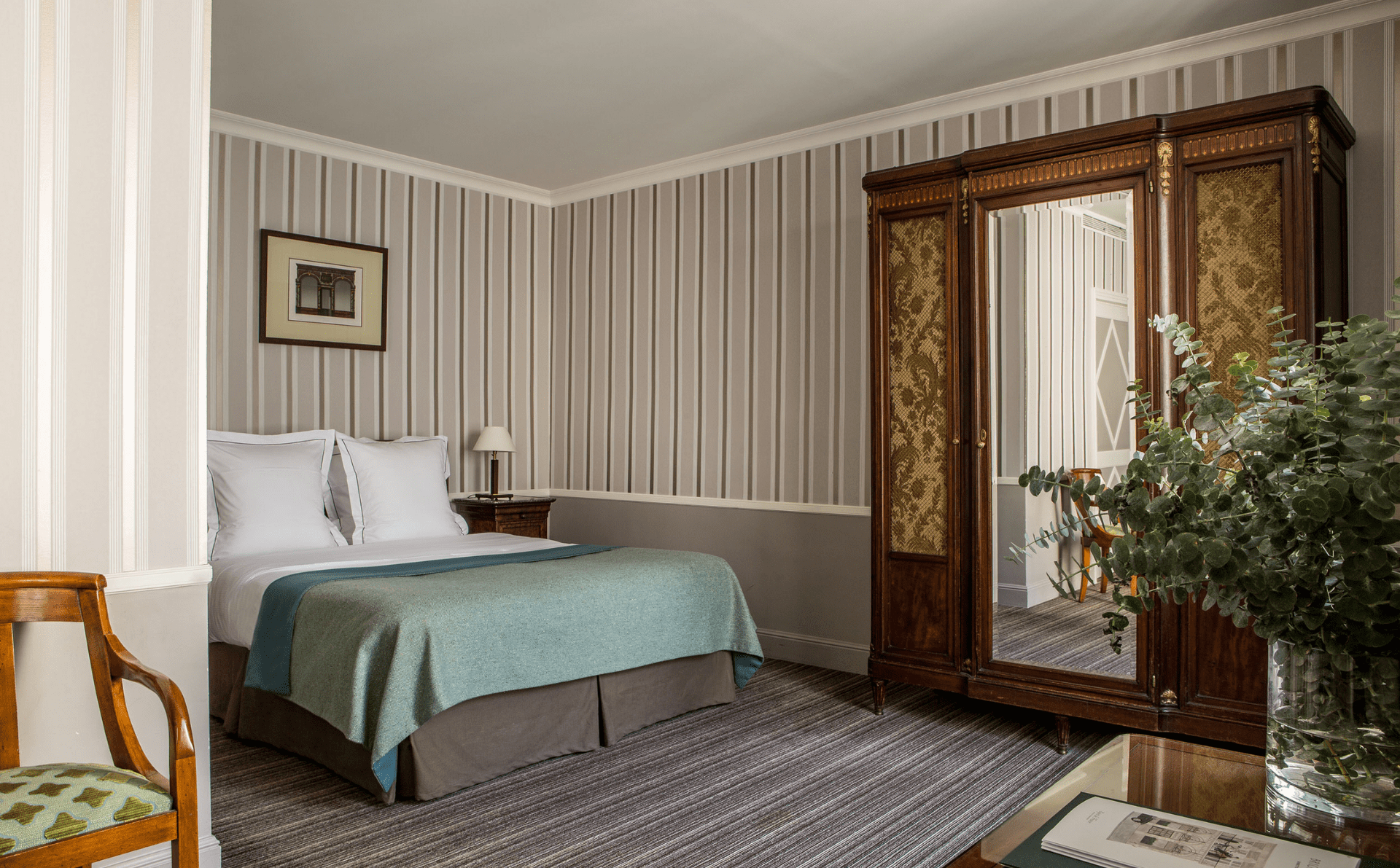 Hotel-Brighton-Paris-Junior-Suite-04
