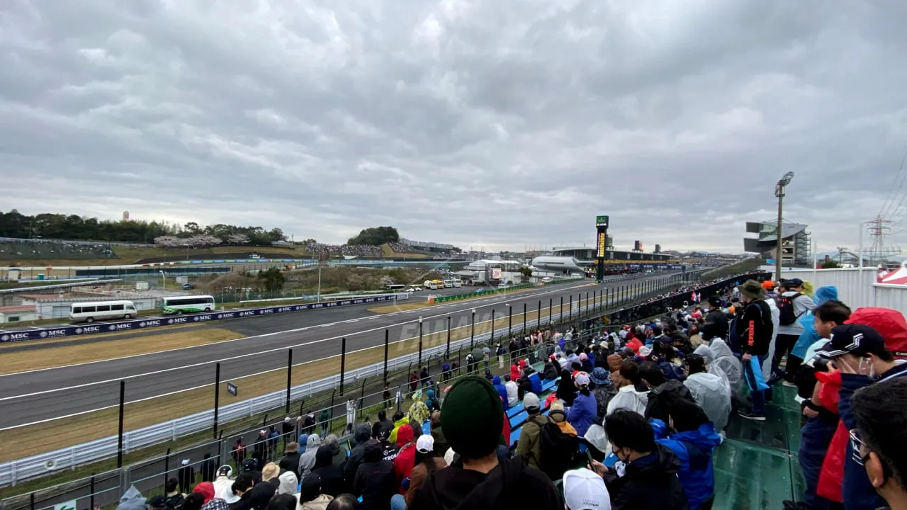 View of the end of the main straight from the A Grandstand