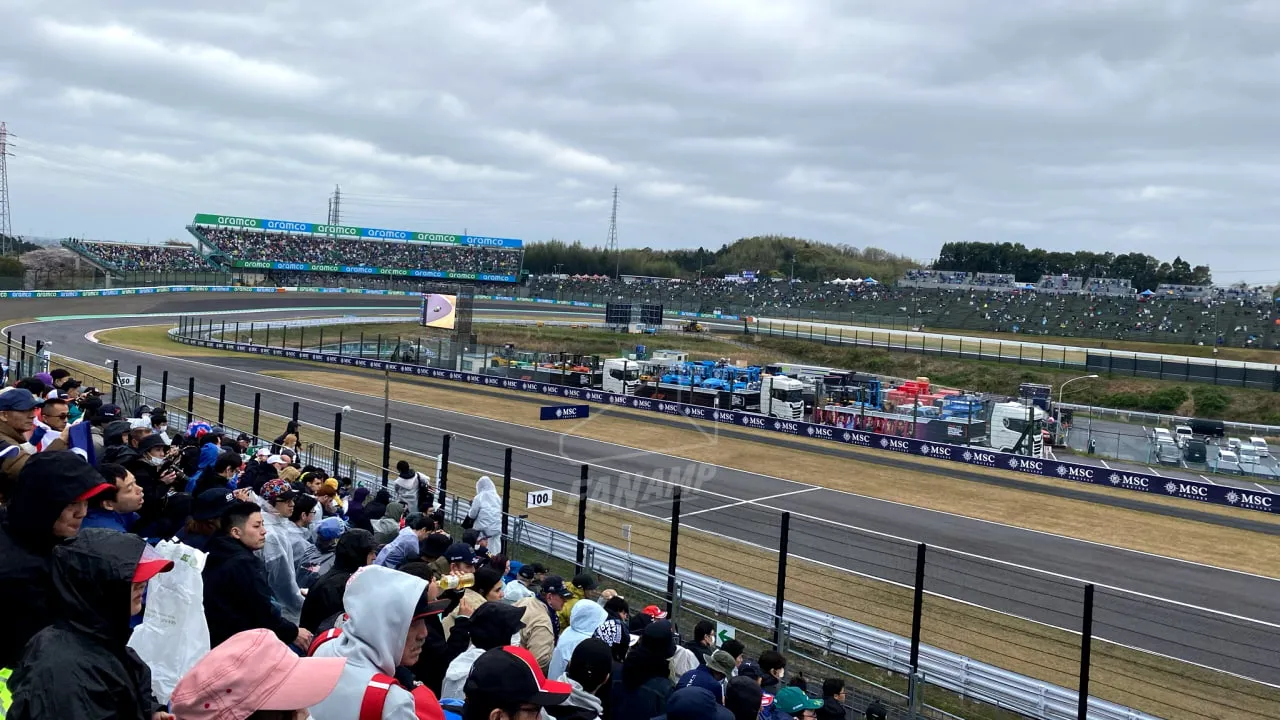 View of the First Curve entrance from the A Grandstand
