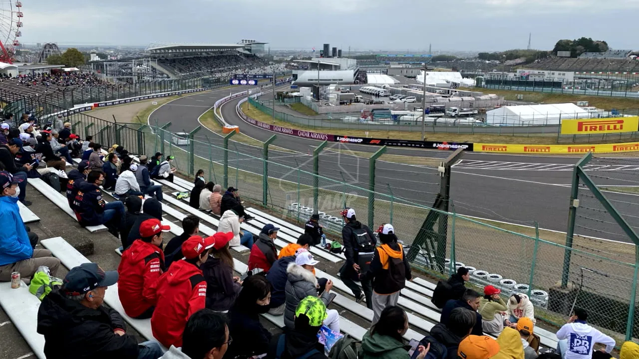 View from Q1 Grandstand of Pit entry and beginning of main straight
