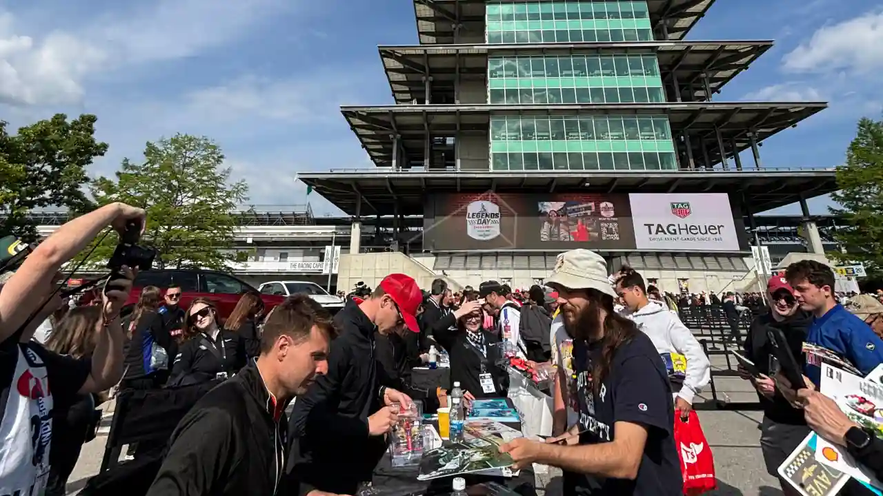 Legend's Day Drivers' autograph session
