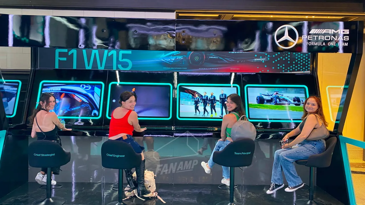 Pit Box in Mercedes Pop-Up