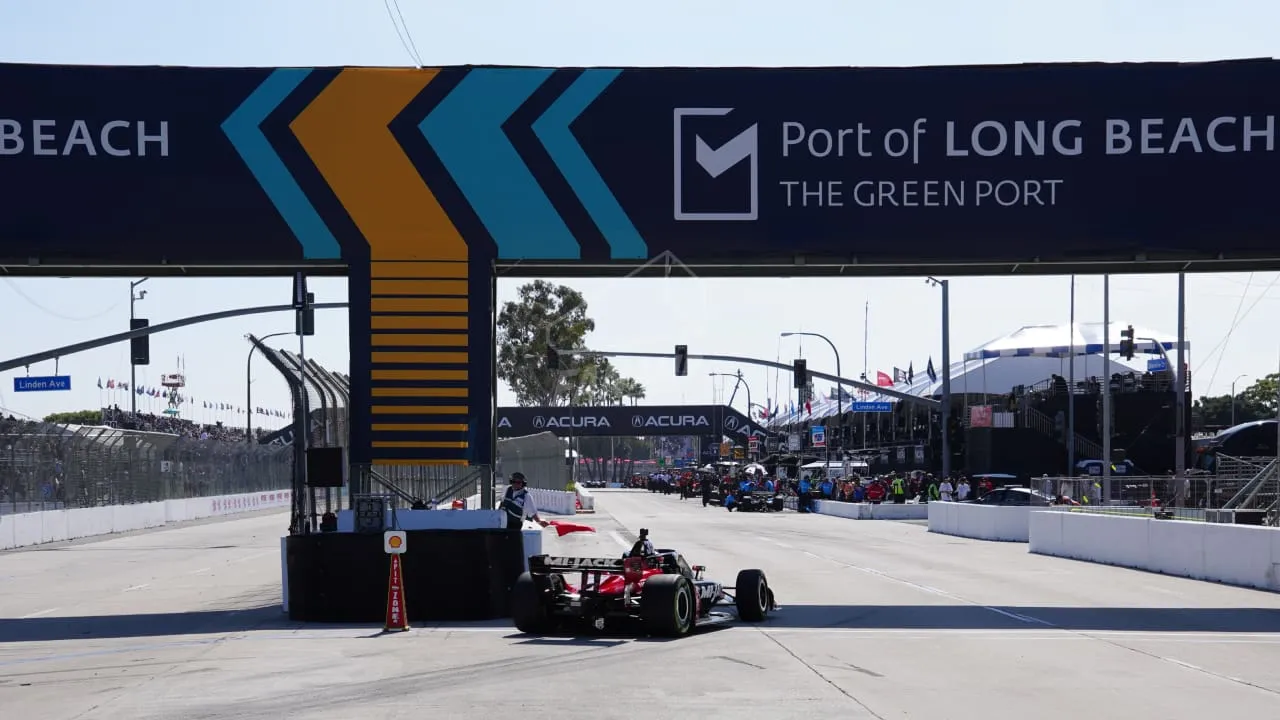 Hairpin with walking bridges