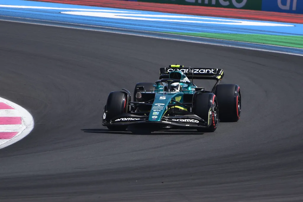 Aston Martin F1 AMR22