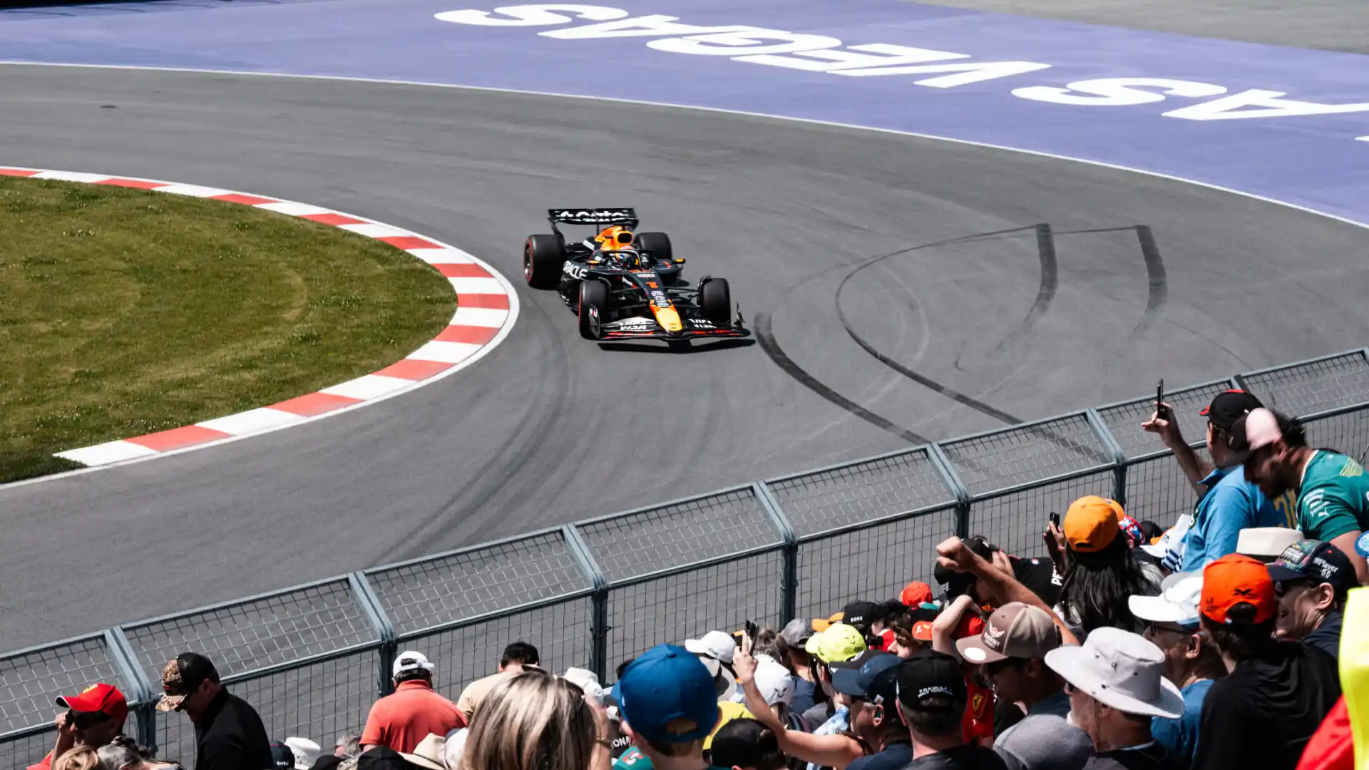 Red Bull locks in Verstappen for 2026 season