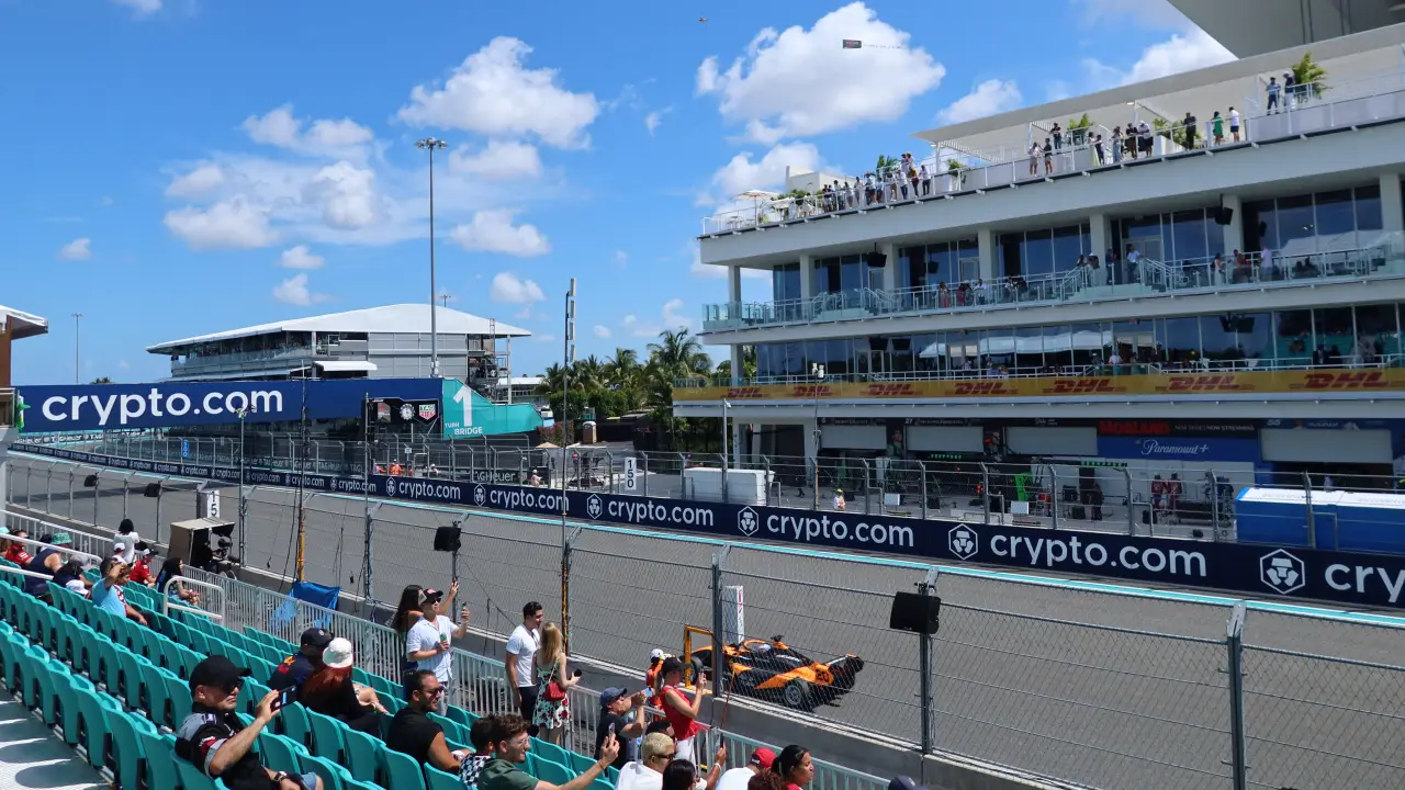 Ella Lloyd racing in for F1 Academy on the start/finish straight