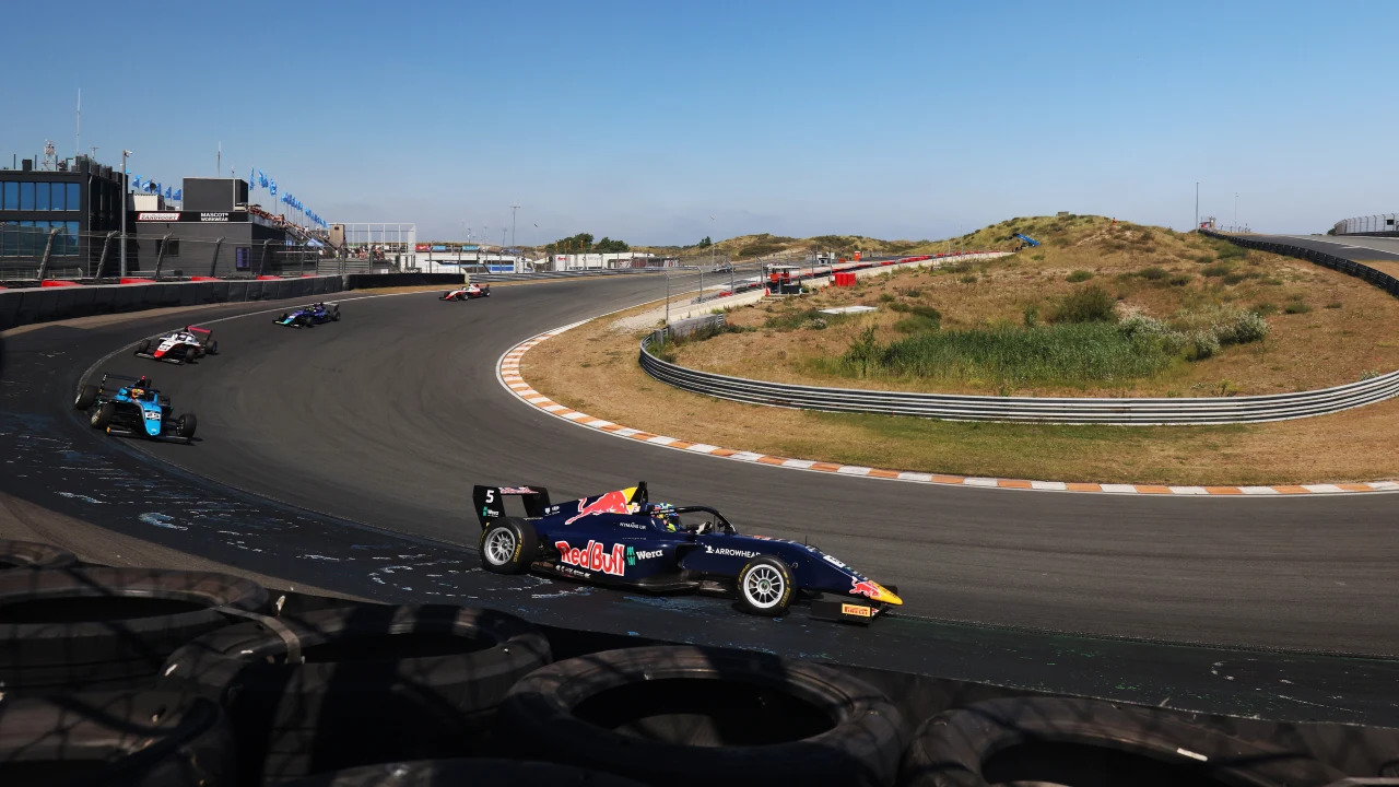 Scott Lindblom of Hitech at Turn 3 during round 5 of the 2026 F4 British Championship (Photo: Dutch Photo Agency via Red Bull Content Pool)