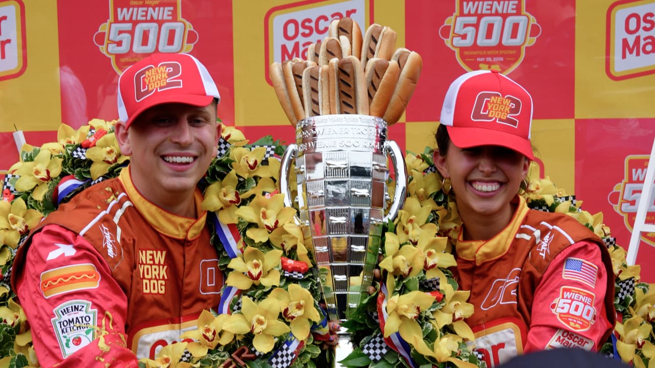 Team New York Dog with the Borg-Wiener Trophy