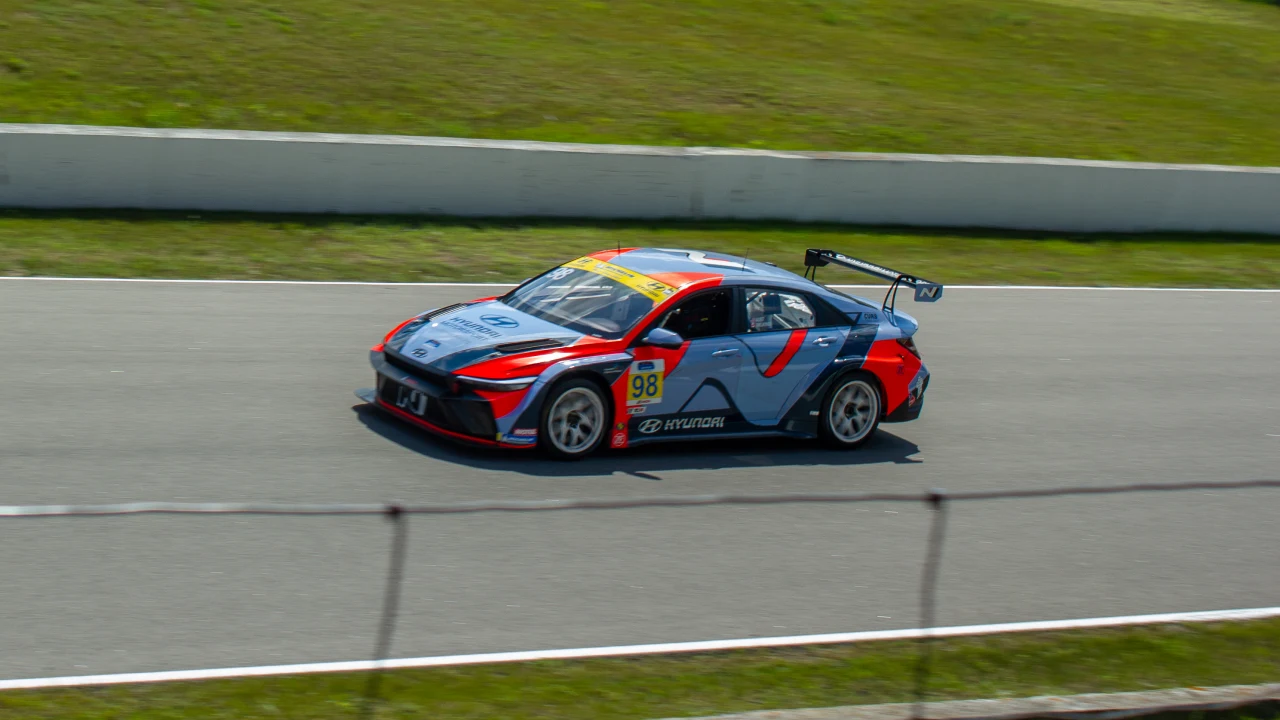 The #98 Hyundai Elantra at Canadian Tire Motorsport Park (Photo: Avery Oomen/FanAmp)