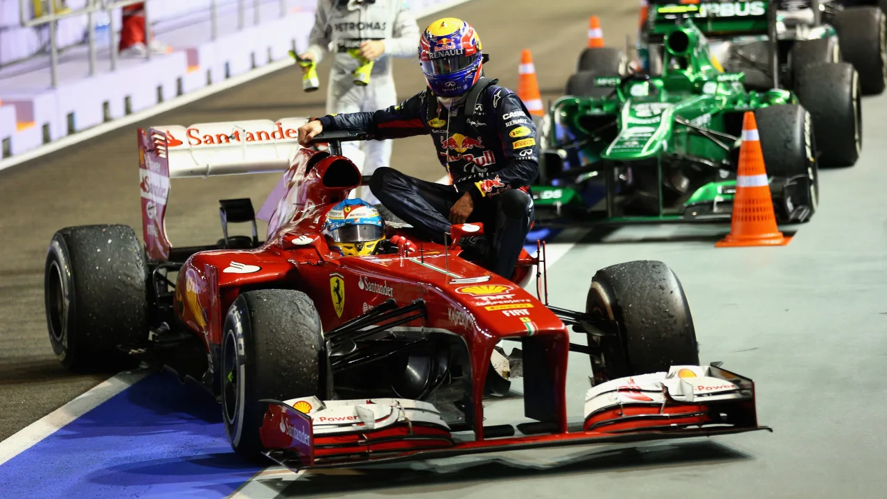 Mark Webber is given a lift back to the pits by Fernando Alonso after his engine blew up during the 2013 Singapore Grand Prix. (Image: Getty Images / Red Bull Content Pool)