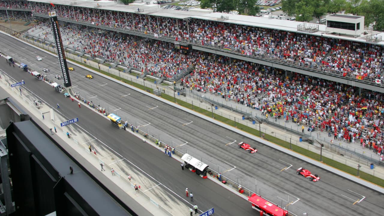 Only teams using Bridgestone tires lined up to start the 2005 United States Grand Prix. (Photo credit: IMS Photo)