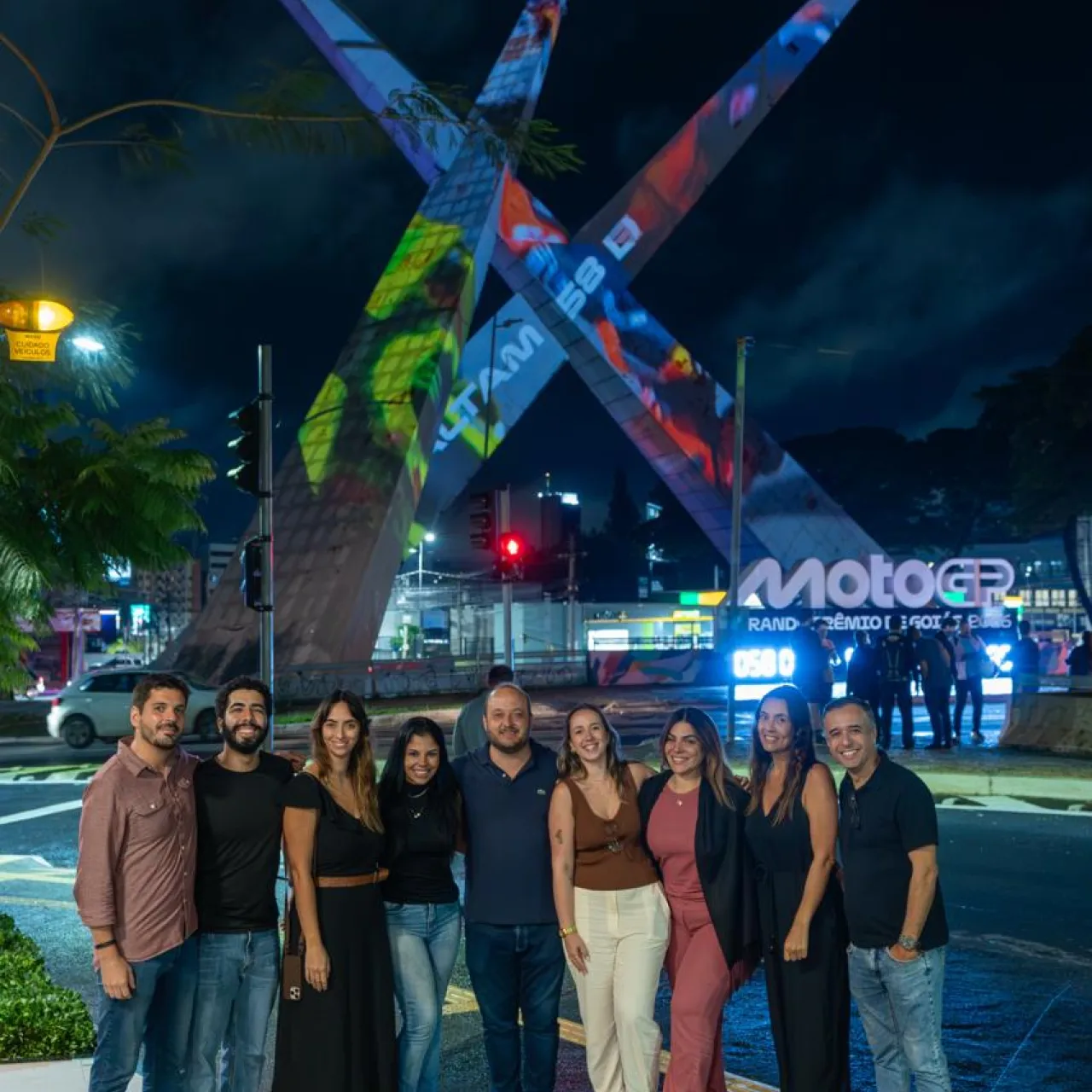 Pedro Maruxo with the MotoGP team in front of their Goiânia countdown activation. (Photo: Thiago Barbosa)