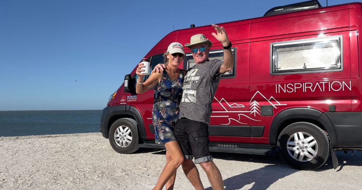 Snowbirds : Comment traverser la frontière États-Unis–Mexique en VR par Laredo