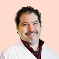 Portrait du Dr Claudio Jeldres, urologue