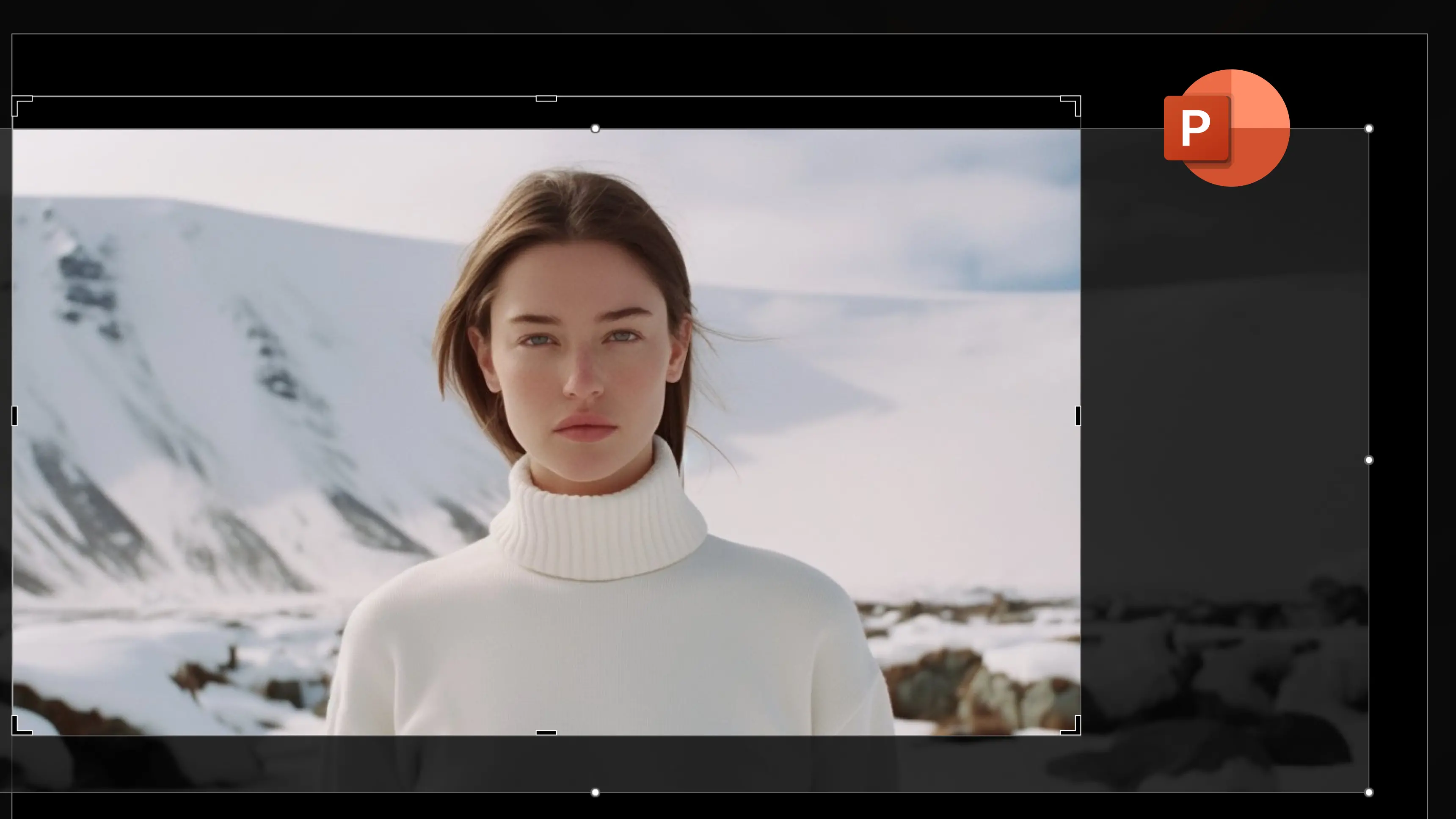 Interface de recadrage PowerPoint sur la photo d'une femme en pull blanc devant un paysage enneigé