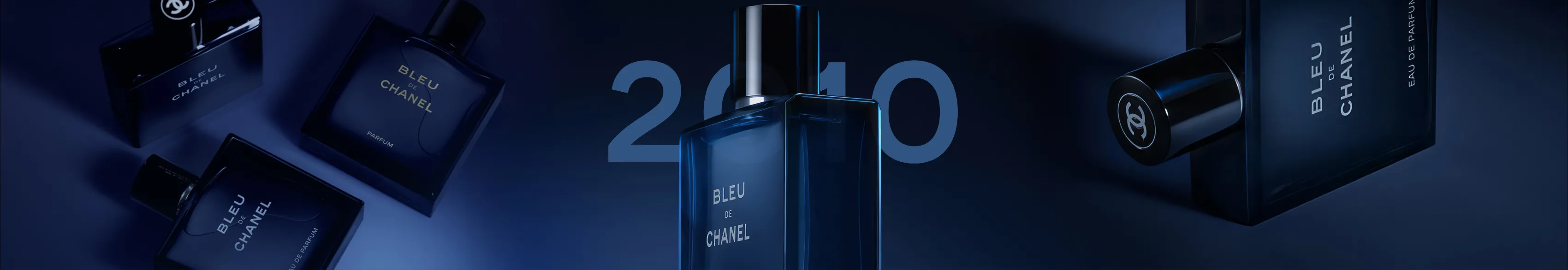 Bandeau bleu nuit des flacons Bleu de Chanel avec l'année 2010, slide de la production Chanel