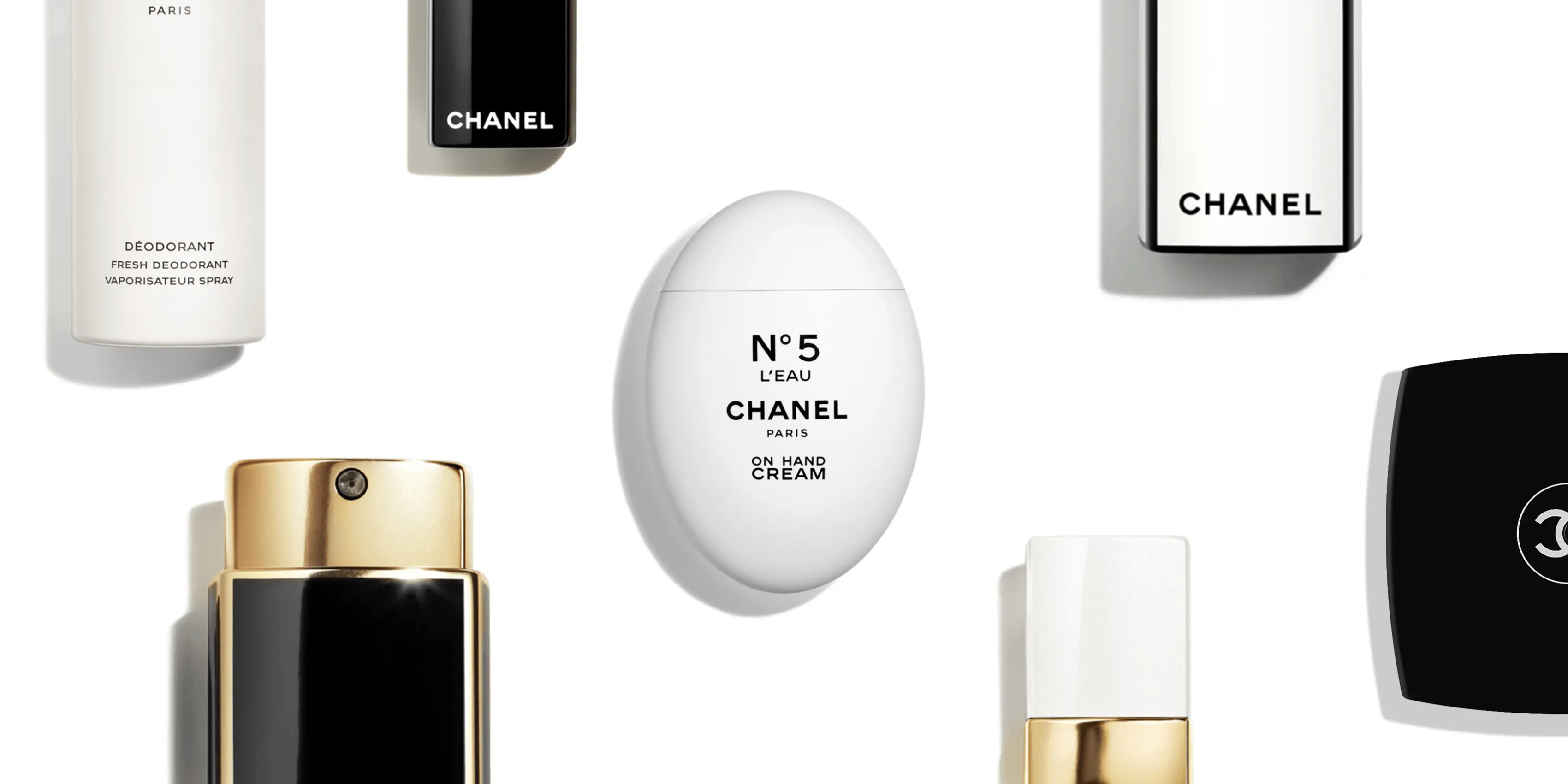 Produits de soin et maquillage Chanel dont la crème mains N°5, slide de la production Chanel