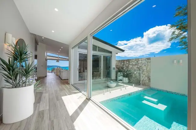 3 Airlie Views