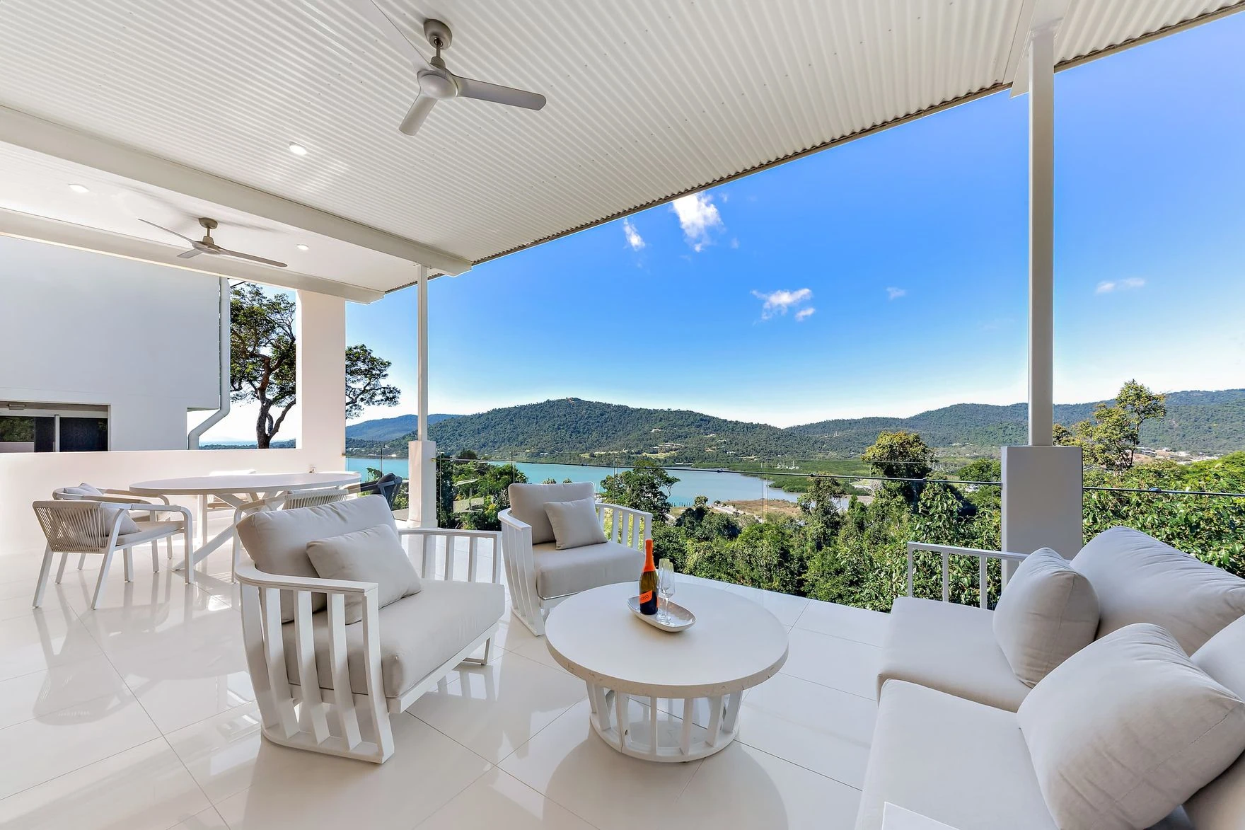 25 Airlie Views