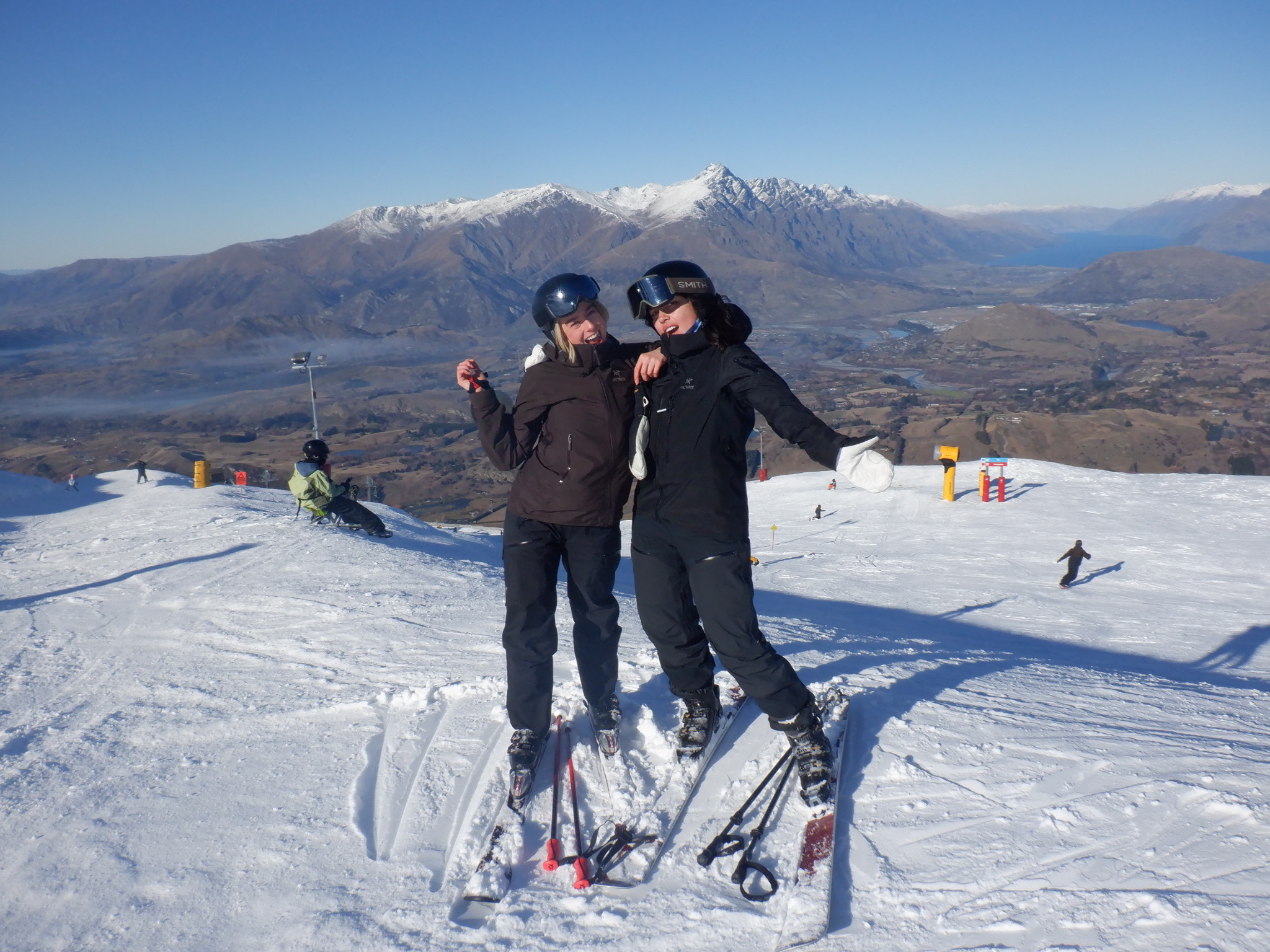 Turn your passion for skiing into a career with the NZSIA Level 1 Ski Instructor Course in New Zealand. Train with top coaches, earn an internationally recognised cert, and ski every day at resorts like Queenstown, Mt Hutt, or Ruapehu. Start your journey with EA Ski and Snowboard Training.

