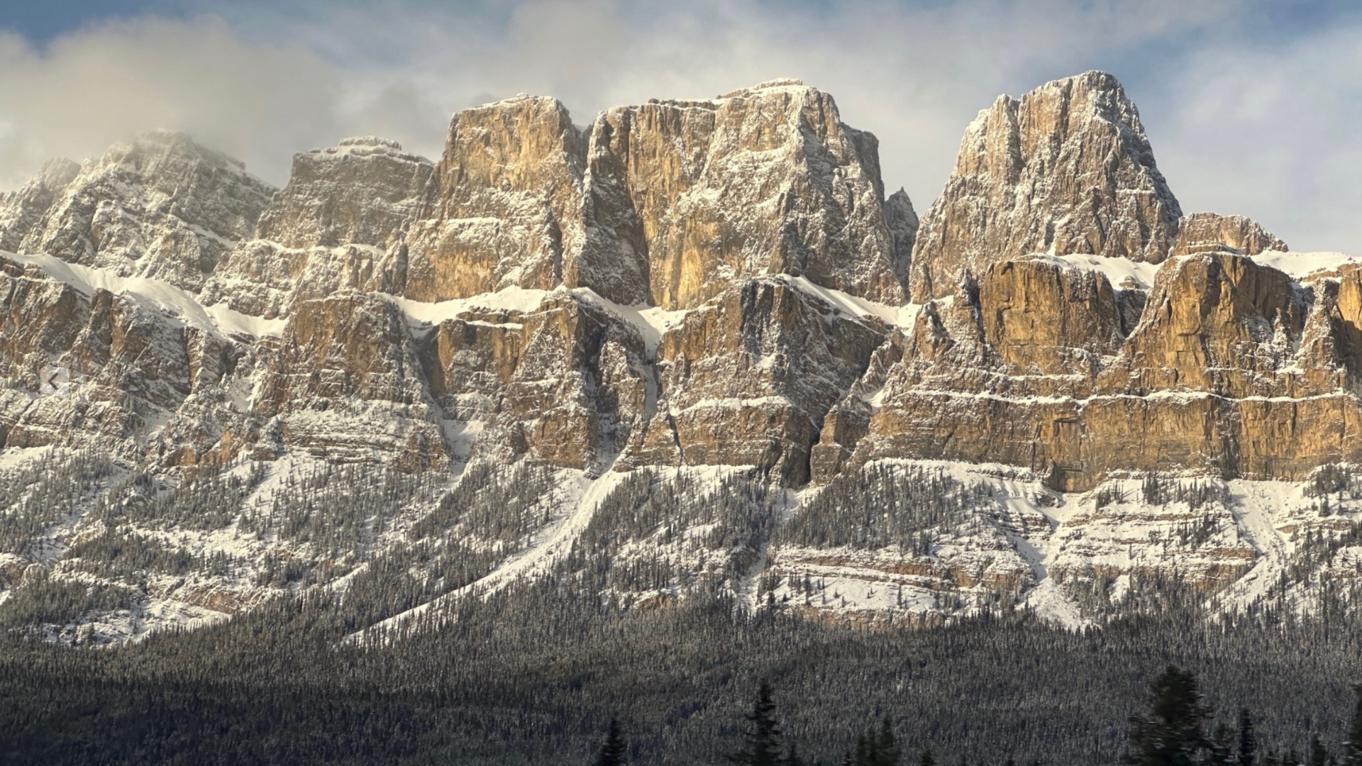 The Level 1 Ski Instructor Course by EA Ski and Snowboard Training gives you the skills, certification, and experience needed to begin your career as a ski instructor in some of Canada's most iconic destinations.