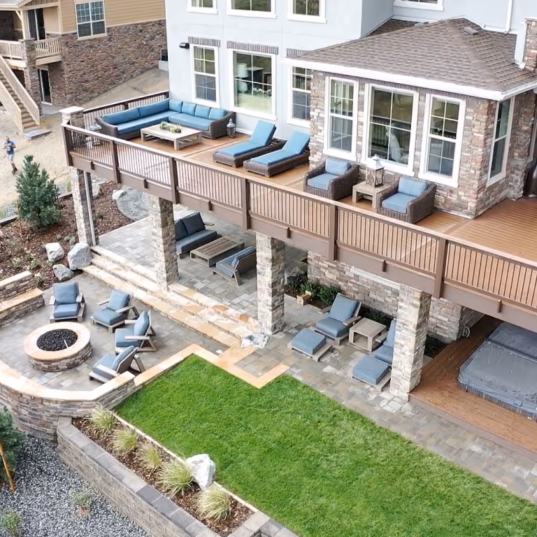 Very large Upper Level deck with outdoor living space