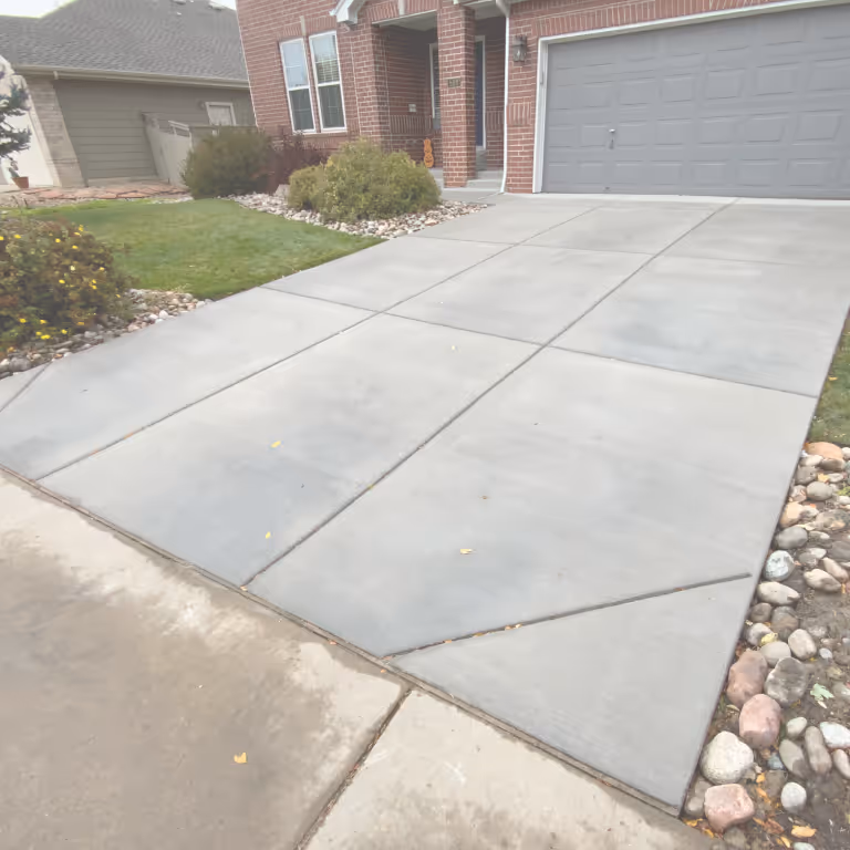 Concrete Driveway with Grray concrete