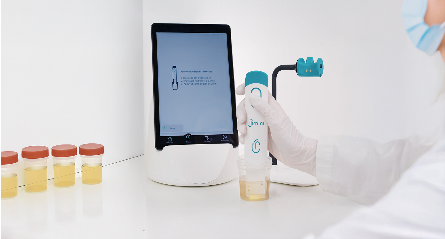 Jimini sur une paillasse en laboratoire