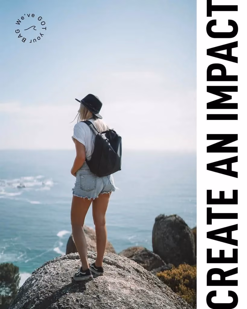 Anzeigenmotiv der GOT BAG Kampagne: Person mit Rucksack an der Küste, Schriftzug „Create an Impact“