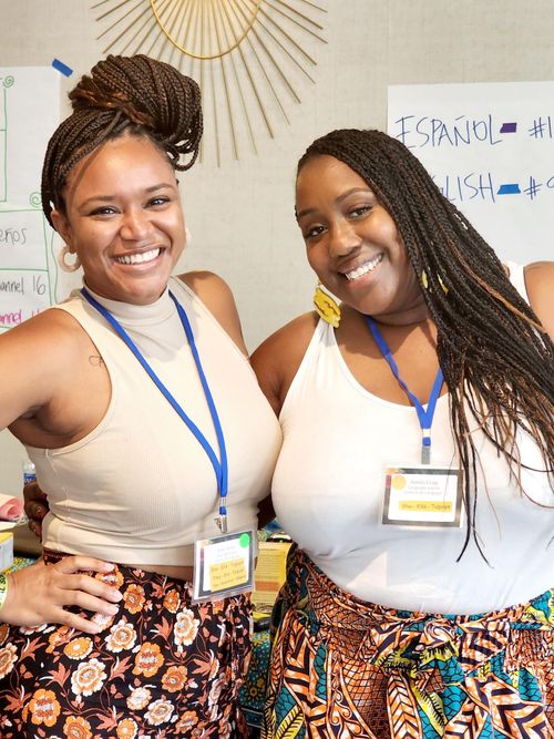 Roze and Jamila in Puerto Rico in front of Spanish and English channel signs