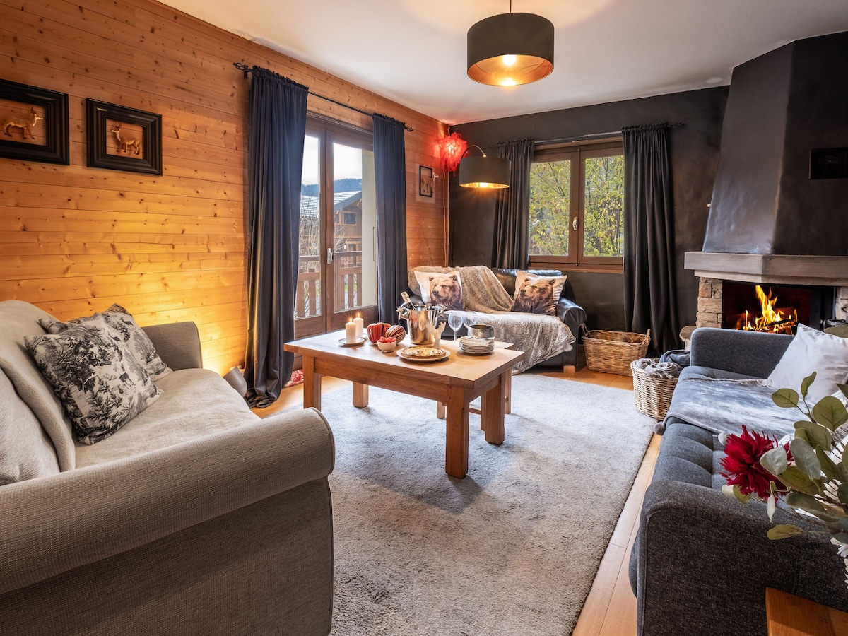 Open-plan living area at Chalet Bolay, Montriond near Morzine