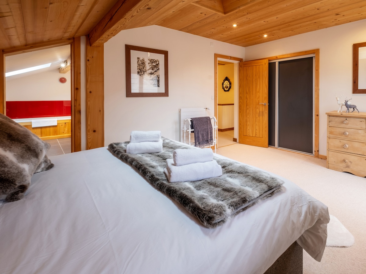 King bedroom at Chalet Bolay, Montriond near Morzine