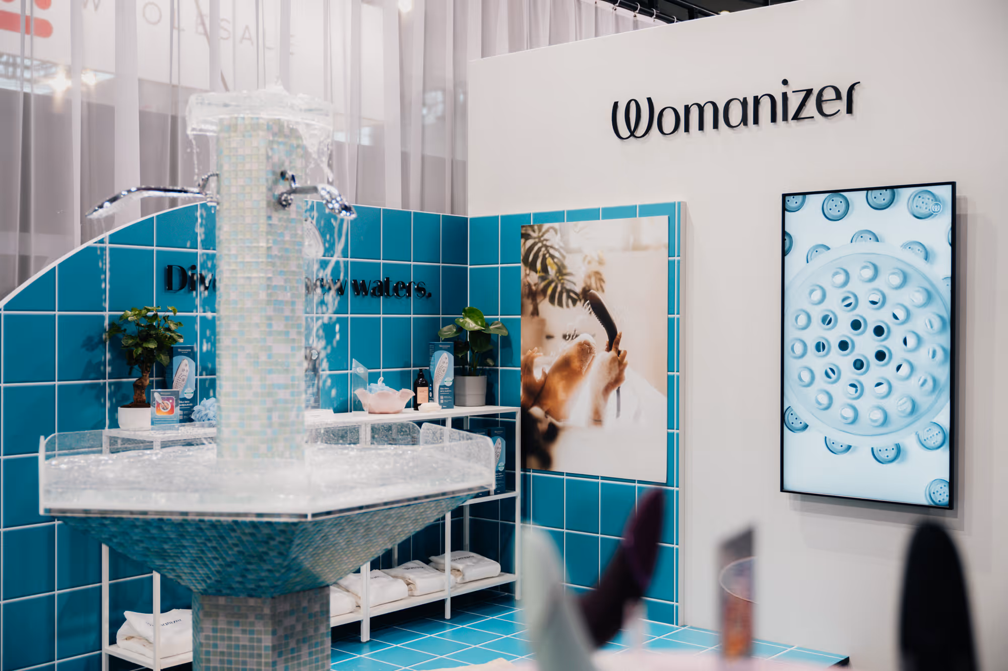 Ansichten des Lovehoney Group Messestandes auf der internationalen B2B-Messe erofame 2023 in Hannover.