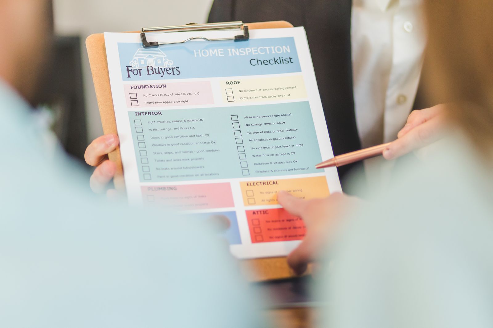 Contrôle d’un logement à l’aide d’une checklist d’inspection immobilière