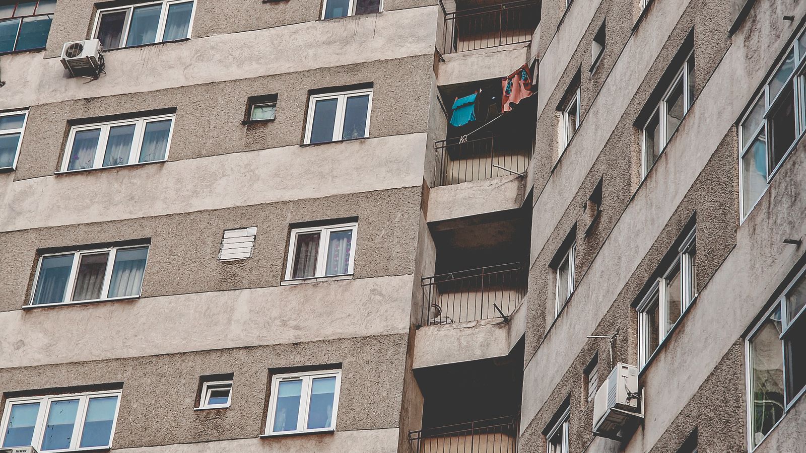 Façade d’un immeuble collectif illustrant le DPE d’un appartement