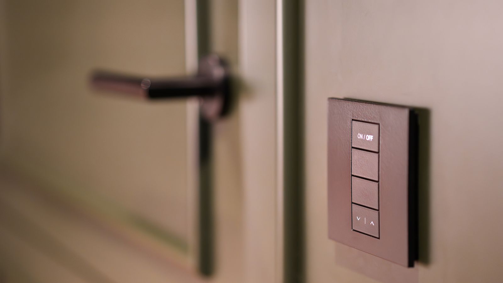 Porte intérieure fermée illustrant une pièce inaccessible lors de diagnostics immobiliers