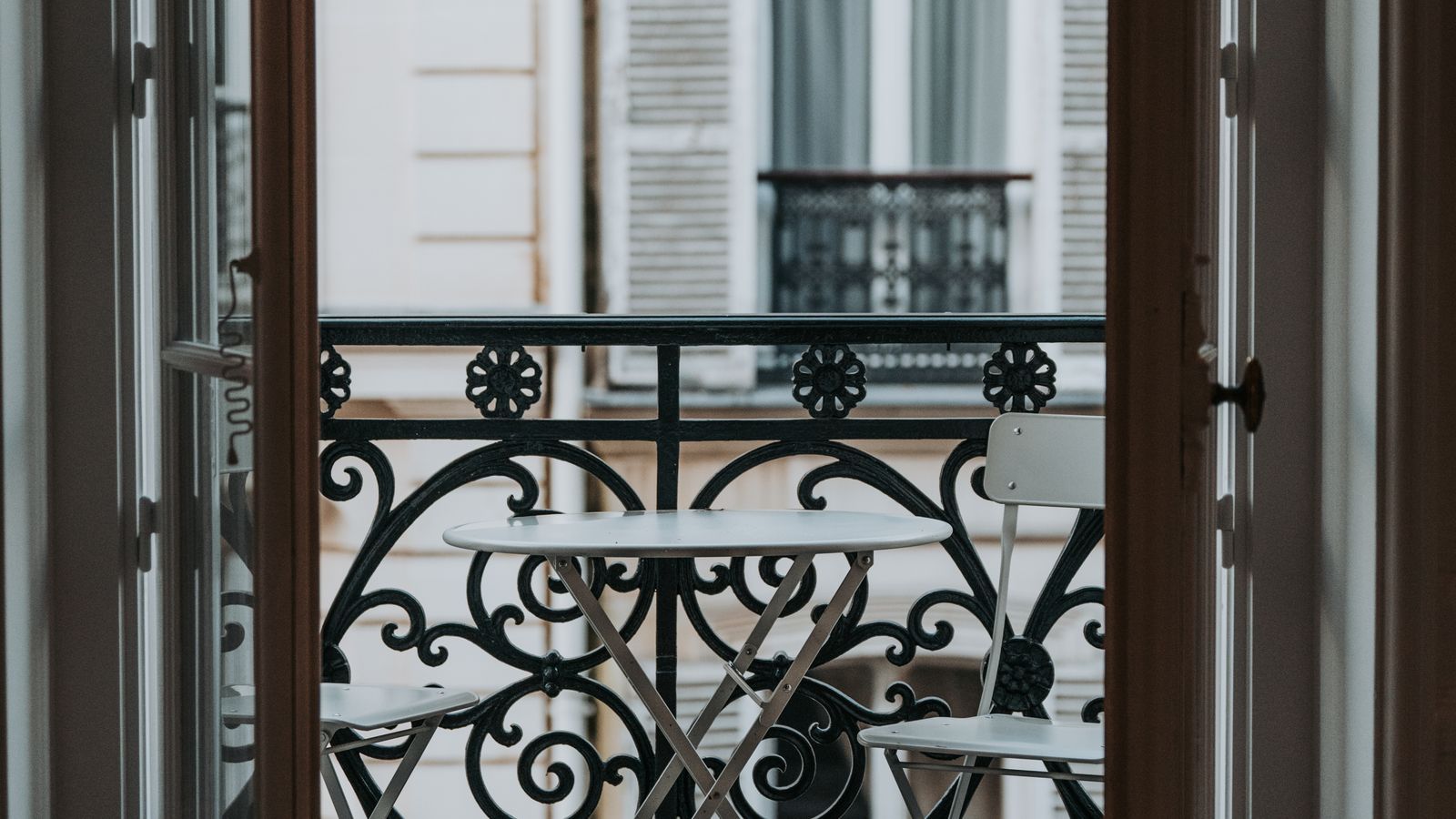 Immeubles d’habitation parisiens vus depuis les toits