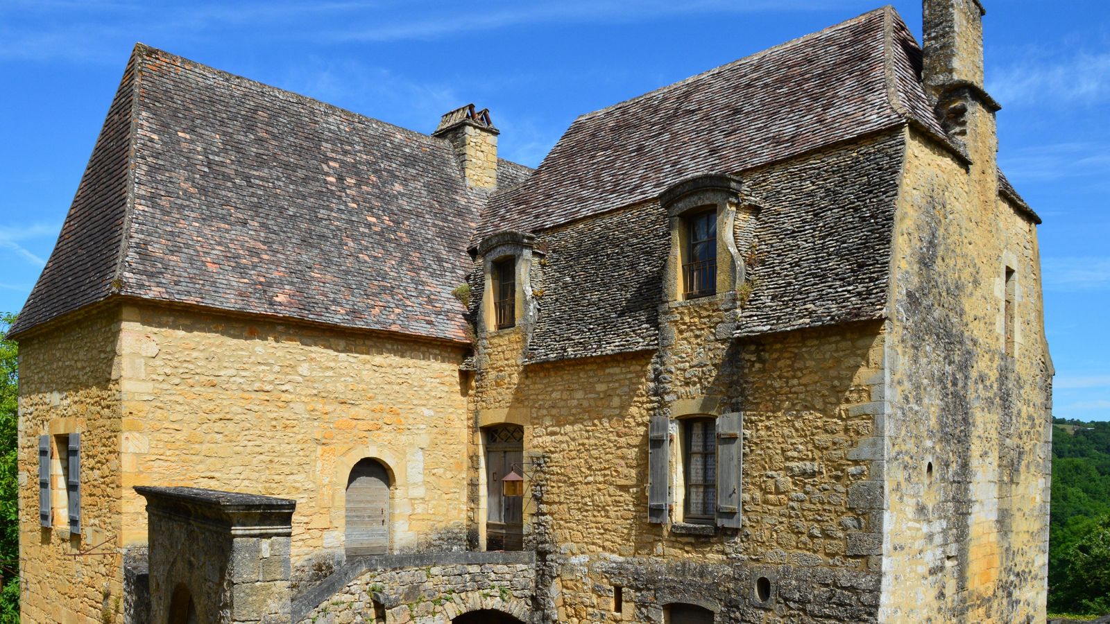Ancienne maison en pierre dans la campagne française