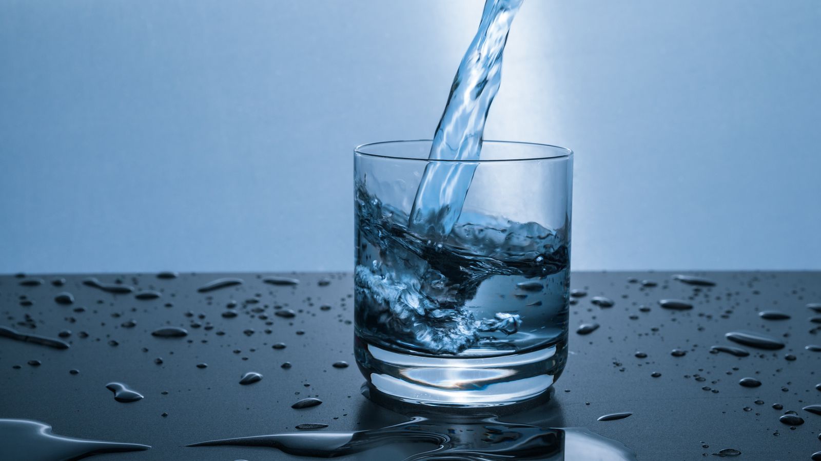 Robinet d’eau dans un appartement alimenté par un réseau collectif