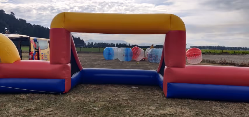 Inflatable arena