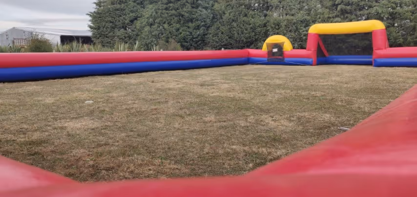 Inflatable arena