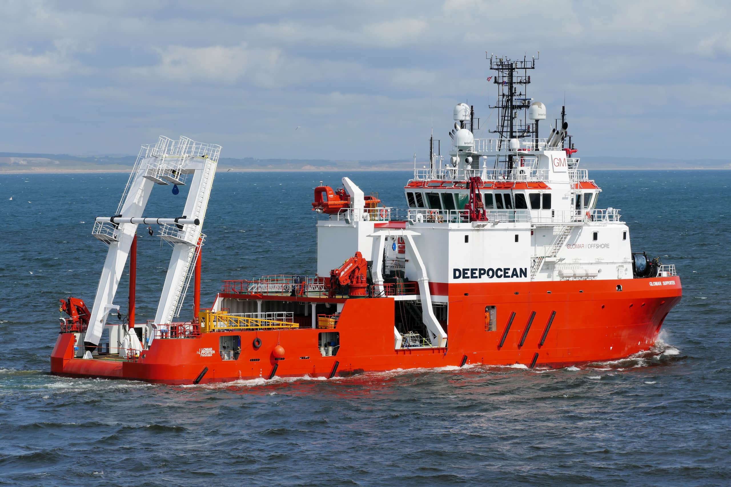 DeepOcean charters near-shore survey and IMR-vessel