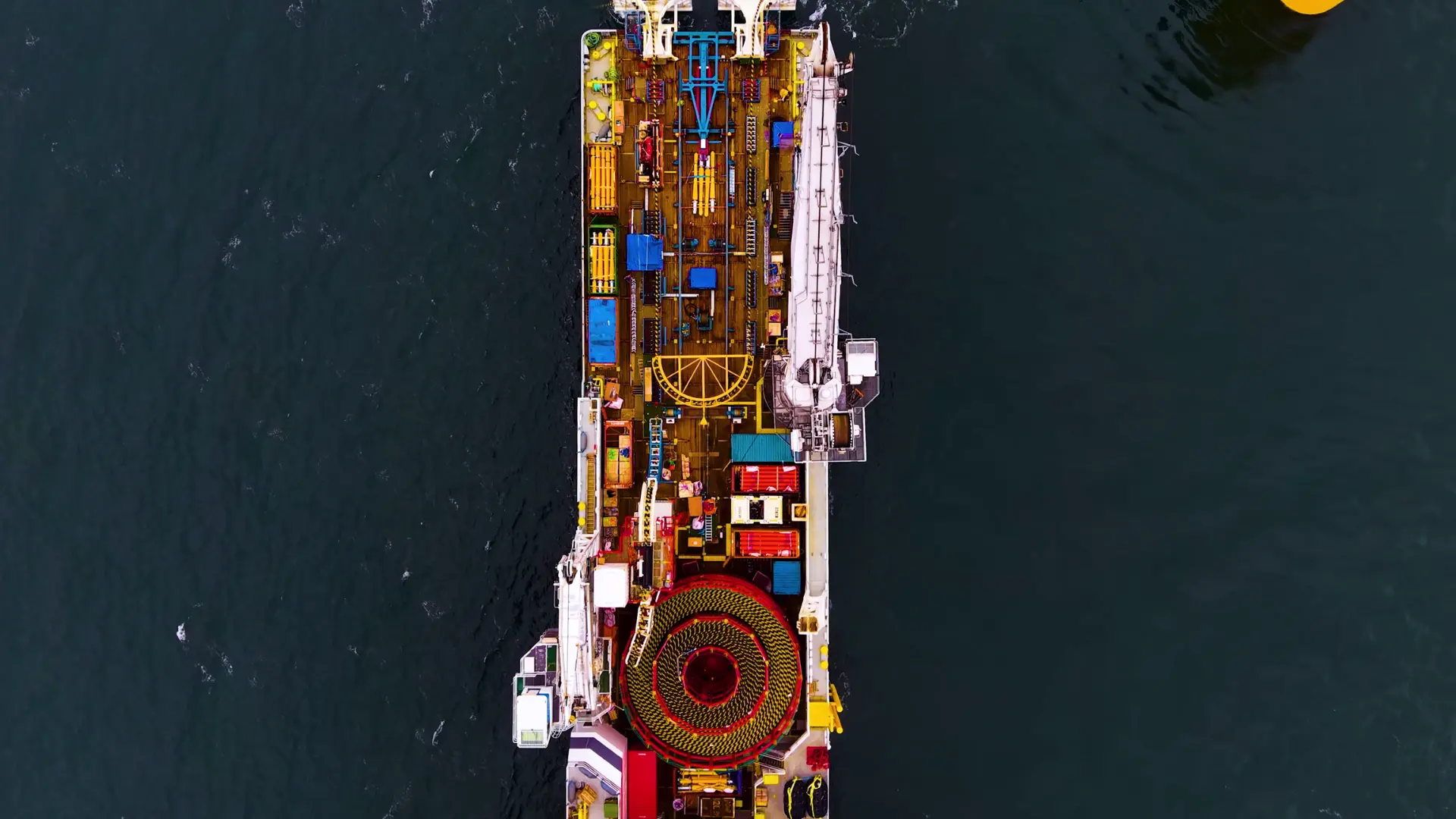 Cable lay system on a vessel