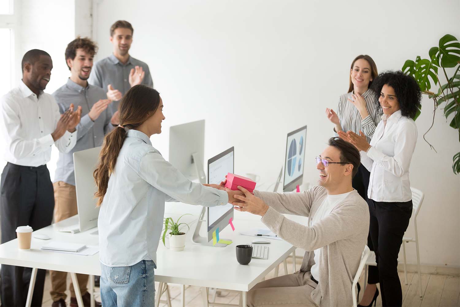 15 Gift Ideas for Male Coworkers & Employees