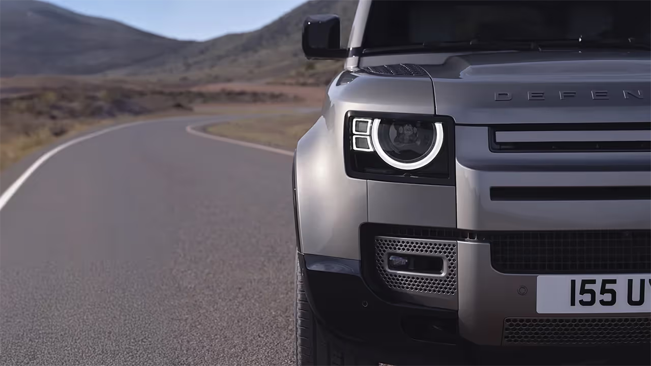 MY25 Defender 110 front detail