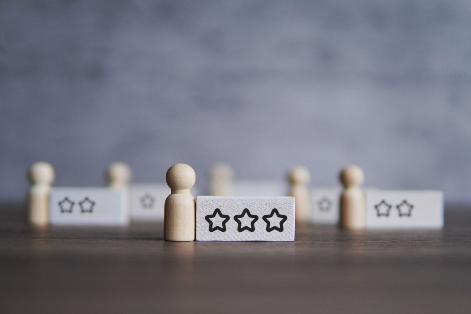 Figures holding ratings, representing social proof.