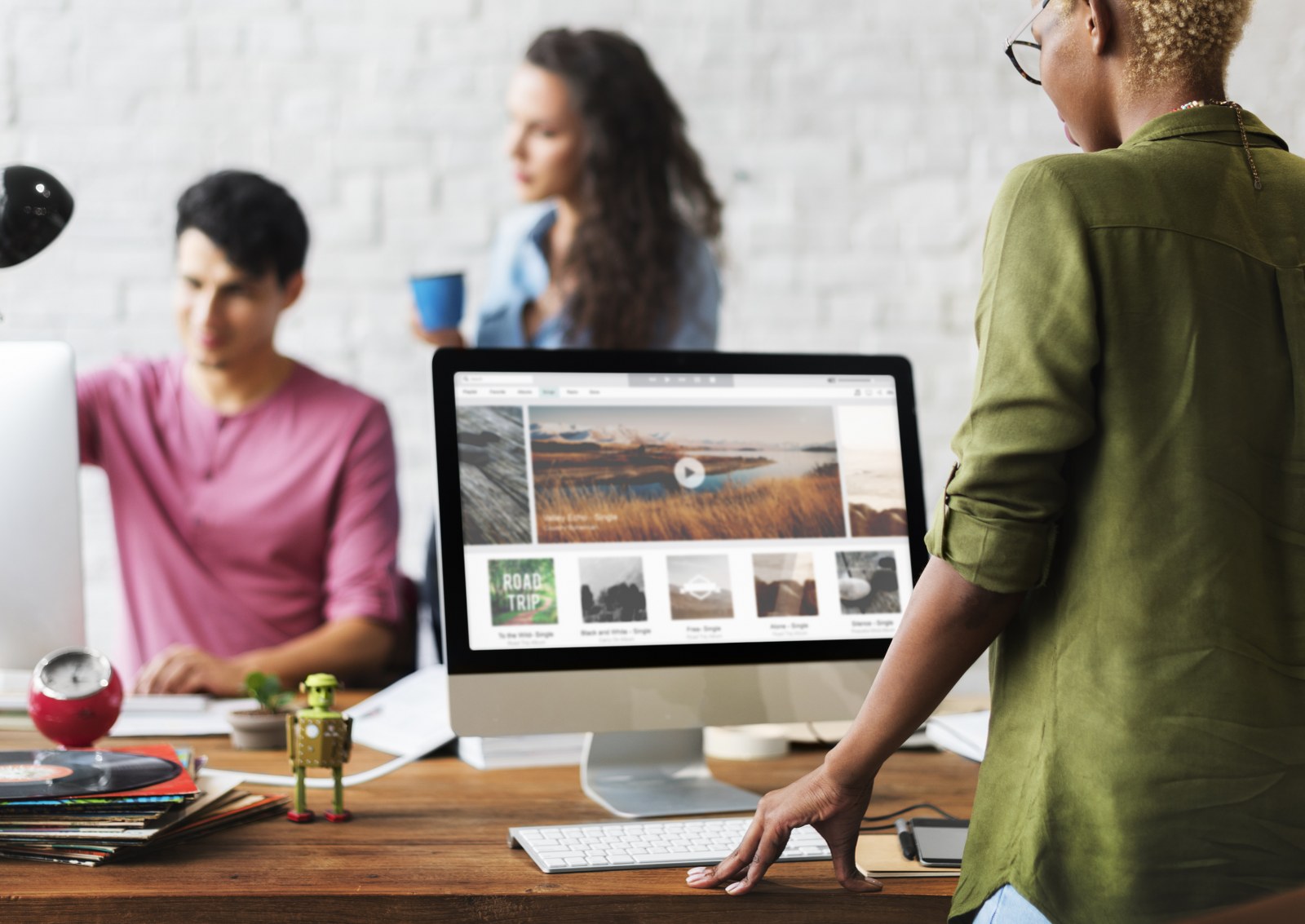 A person viewing a content feed on a website.