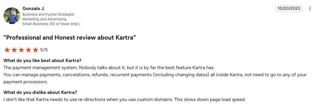 Kartra review screenshot: 5/5 stars praising robust payment management (subscriptions, refunds, recurring payments) but noting custom-domain redirects slow page load; dated Oct 20, 2023.