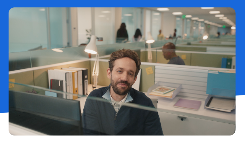 Loom lead magnet software showing someone recording a video at a desk.